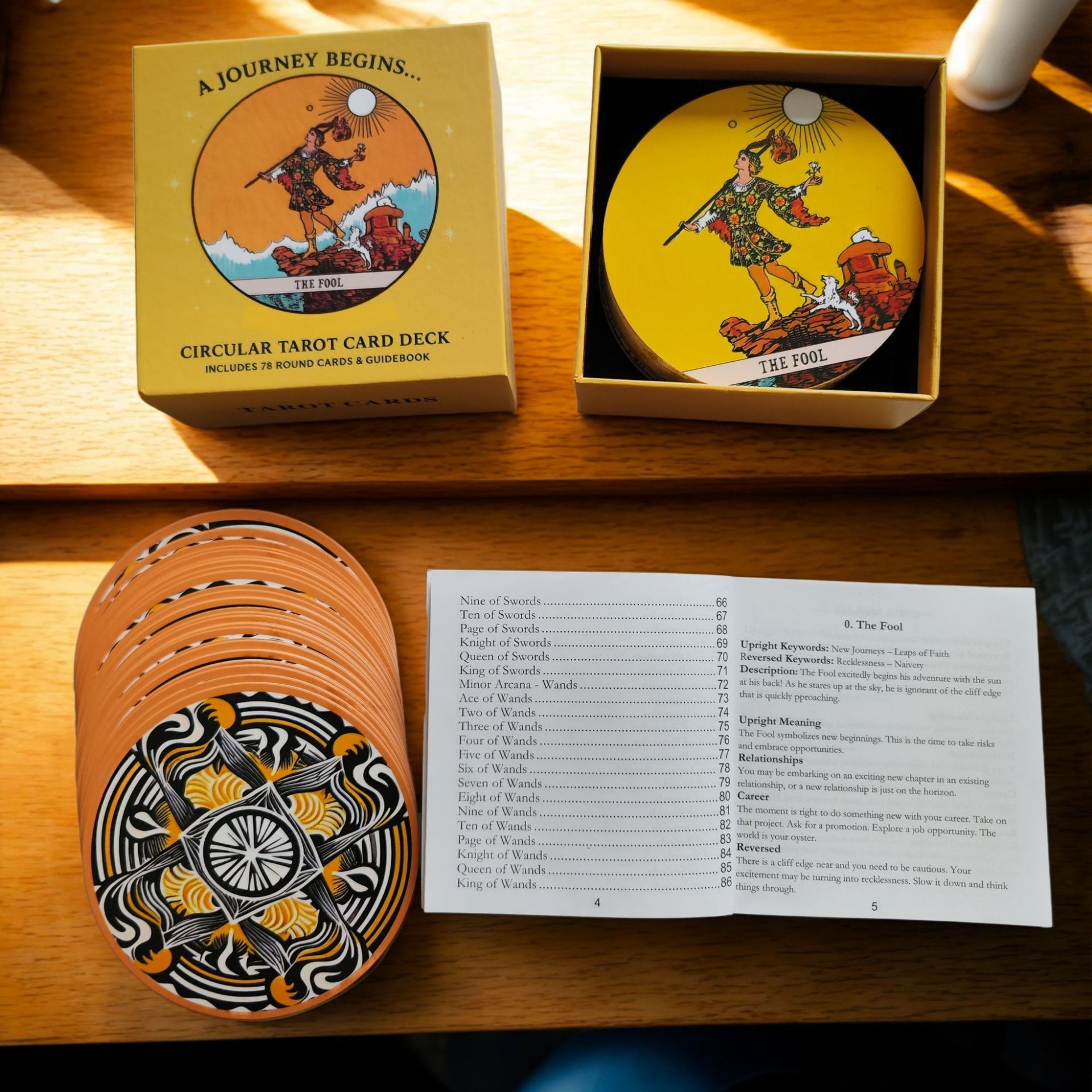 Tarot Deck With Guidebook - Jeu de cartes de tarot circulaires